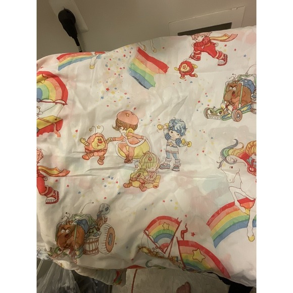 Vintage Rainbow Brite TWIN Bed Sheet 1983 Hallmark Cards FLAT Sheet 66x96 - Picture 2 of 3